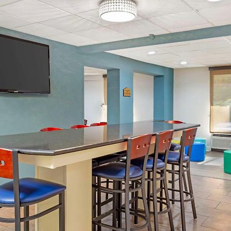 Clarion Pointe Research Triangle Park Durham Hotel Exterior photo