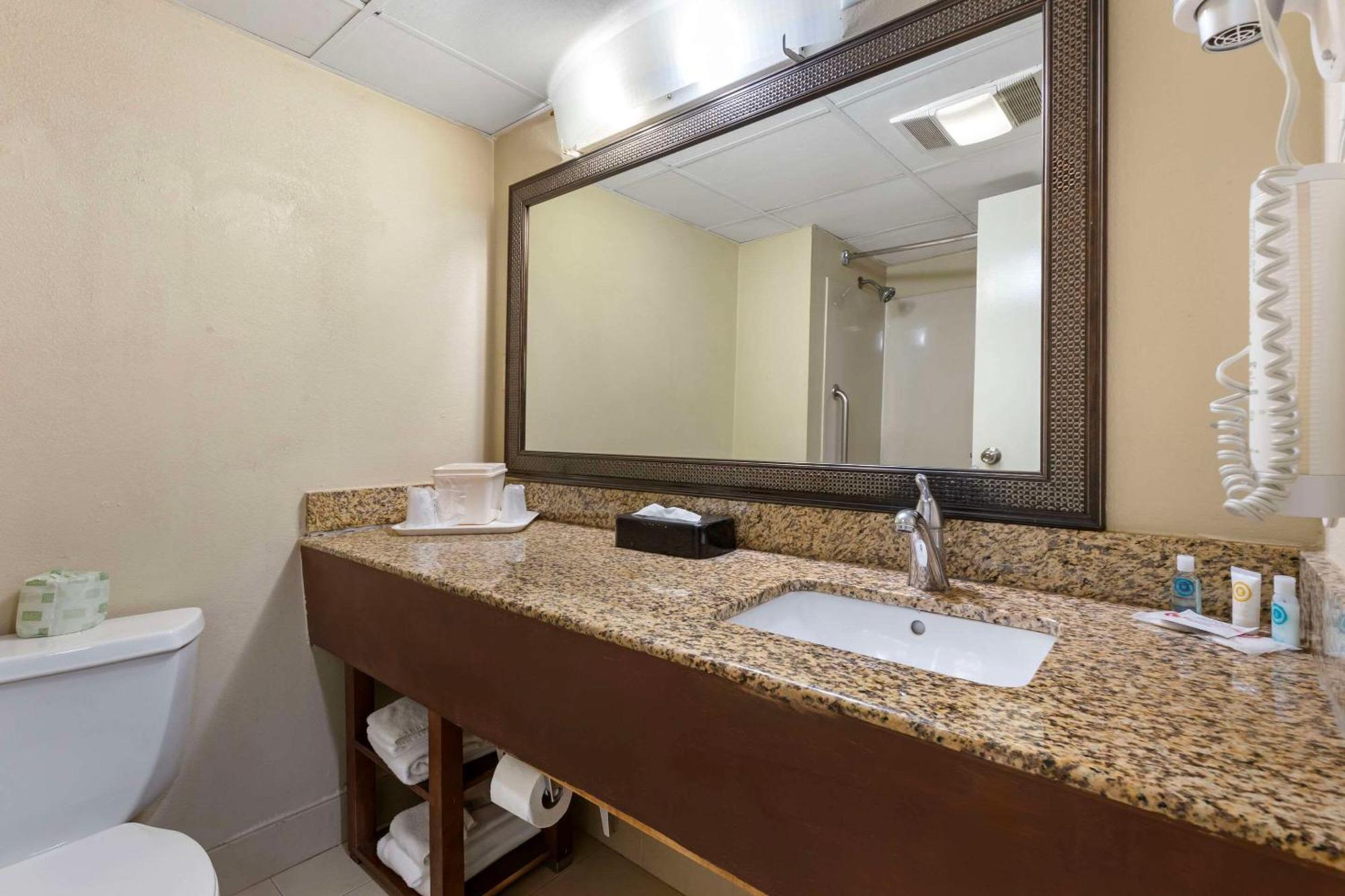 Clarion Pointe Research Triangle Park Durham Hotel Exterior photo