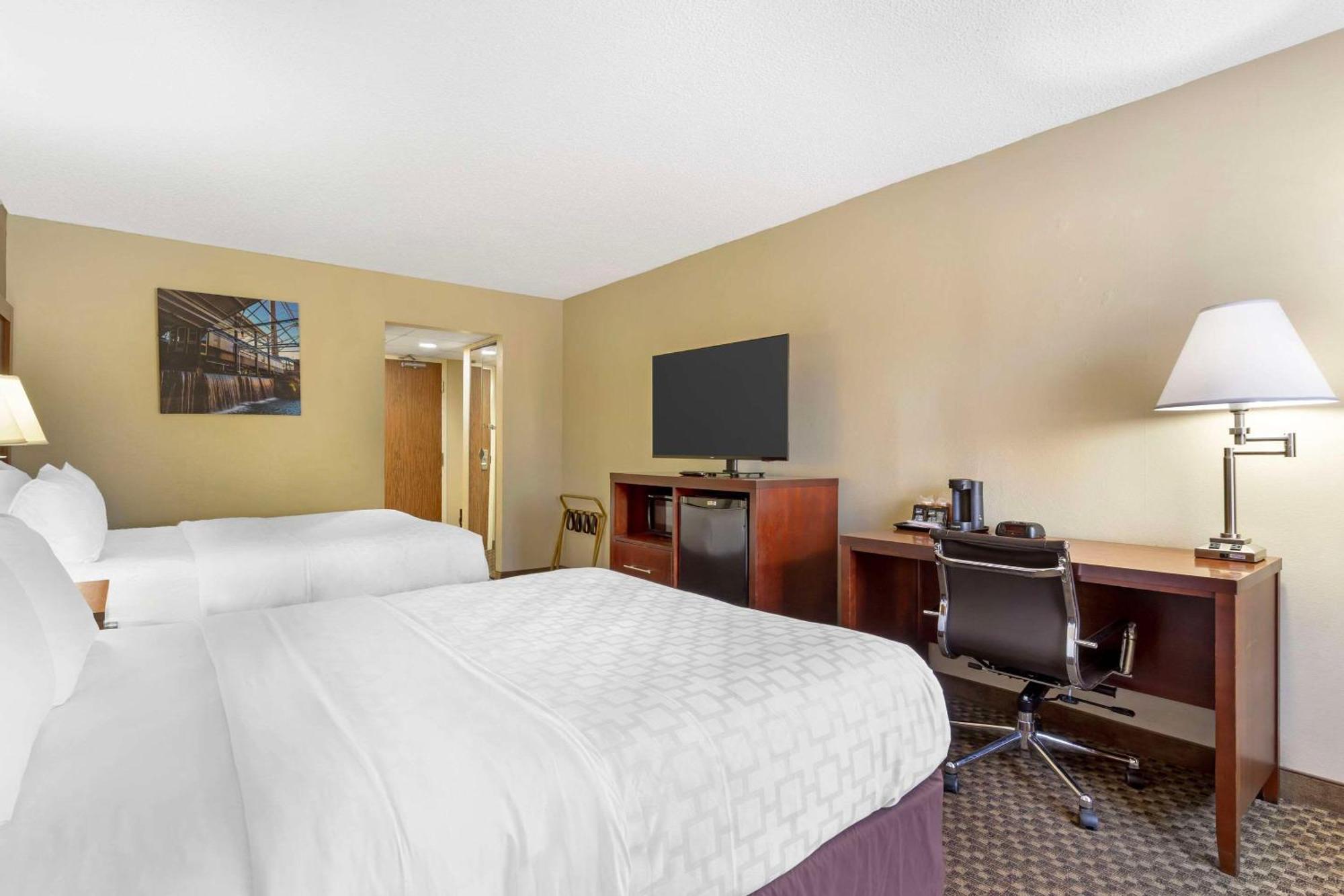 Clarion Pointe Research Triangle Park Durham Hotel Exterior photo
