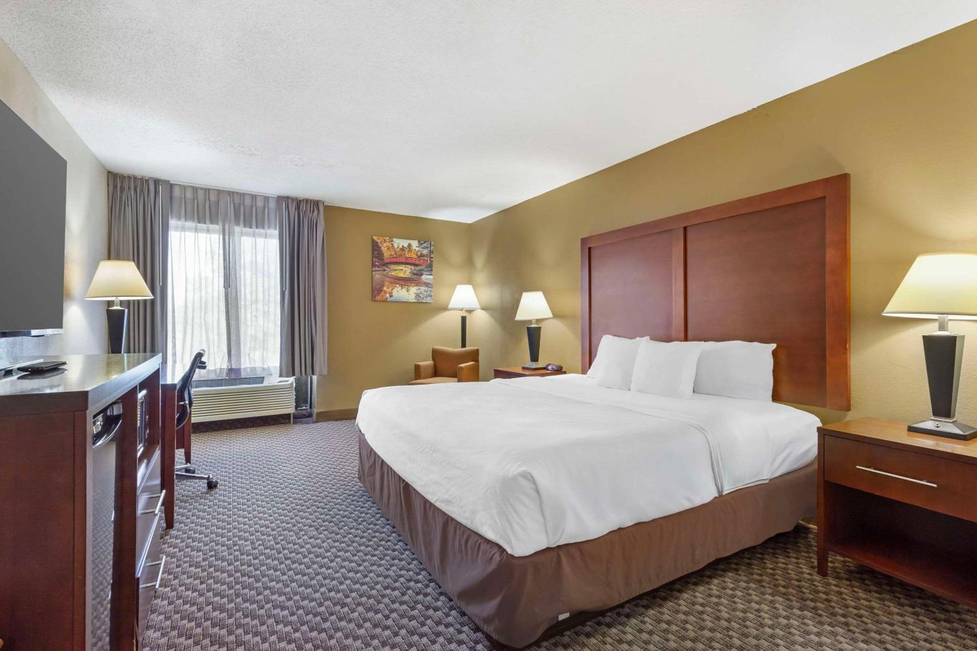 Clarion Pointe Research Triangle Park Durham Hotel Exterior photo