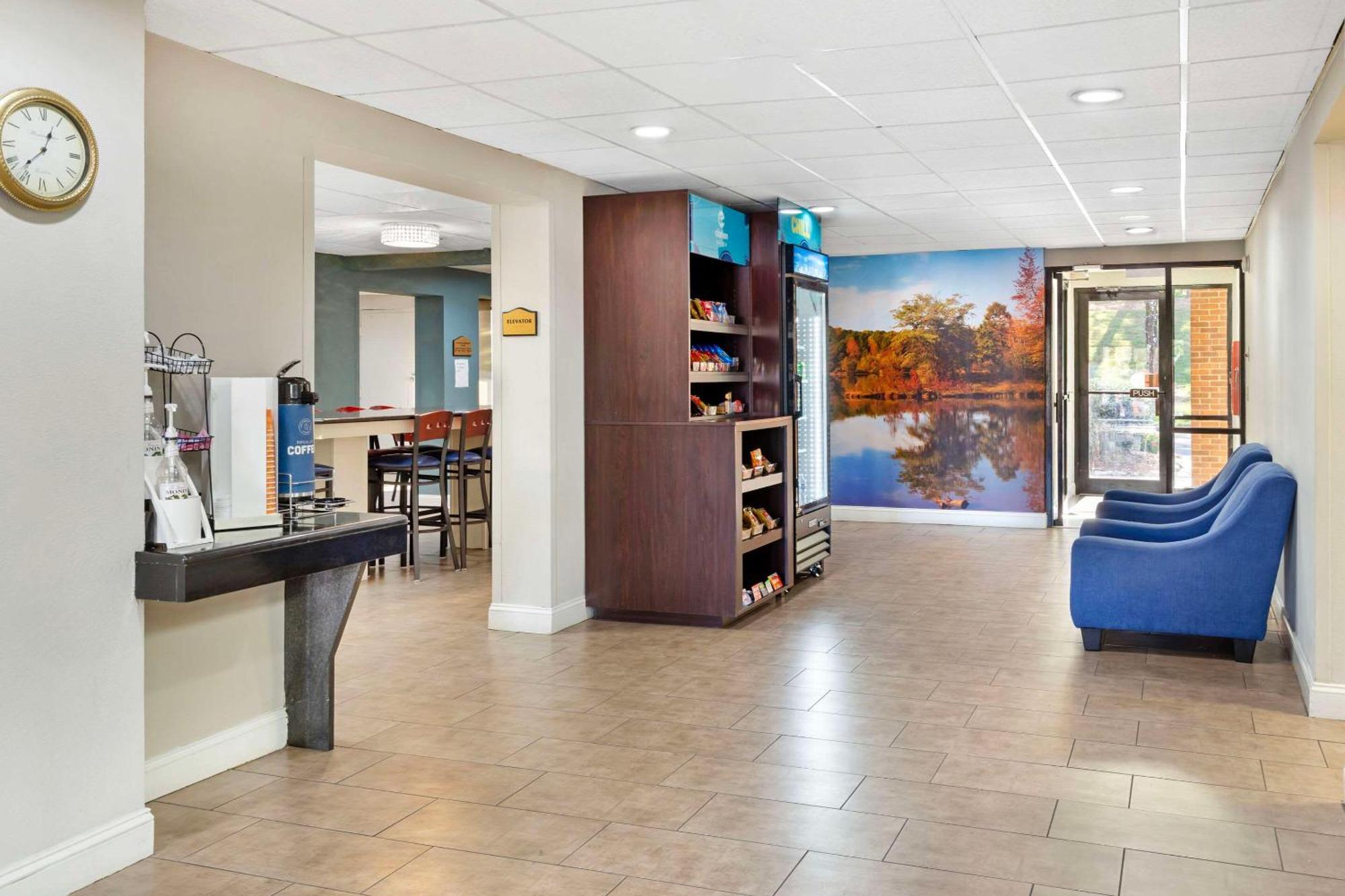 Clarion Pointe Research Triangle Park Durham Hotel Exterior photo